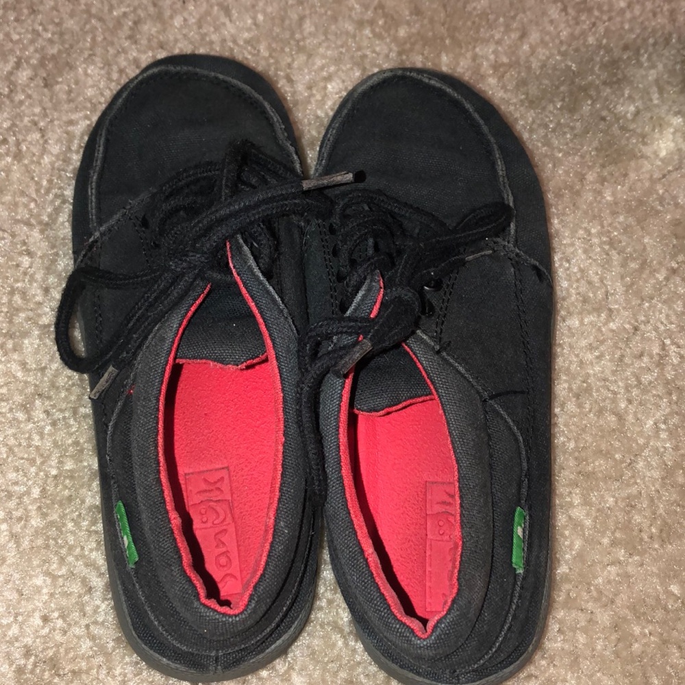 Black Sanuk Sneakers with Red inside